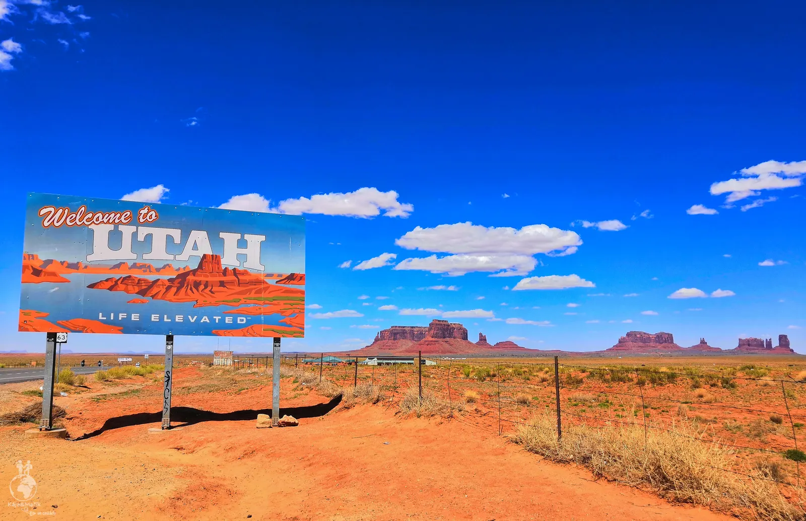 Cedule "Welcome to UTAH" na cestě k Monument Valley