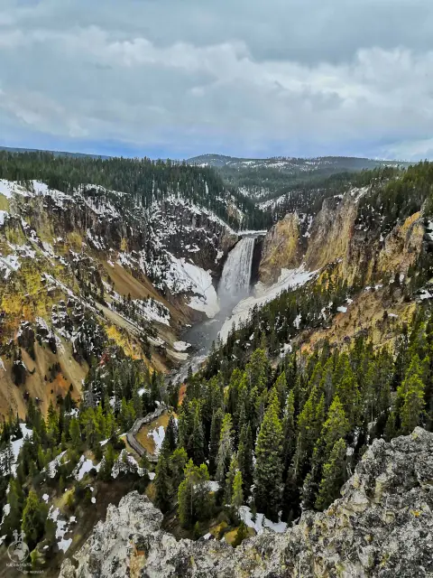 Yellowstone Waterfall v Yellowstone National Park