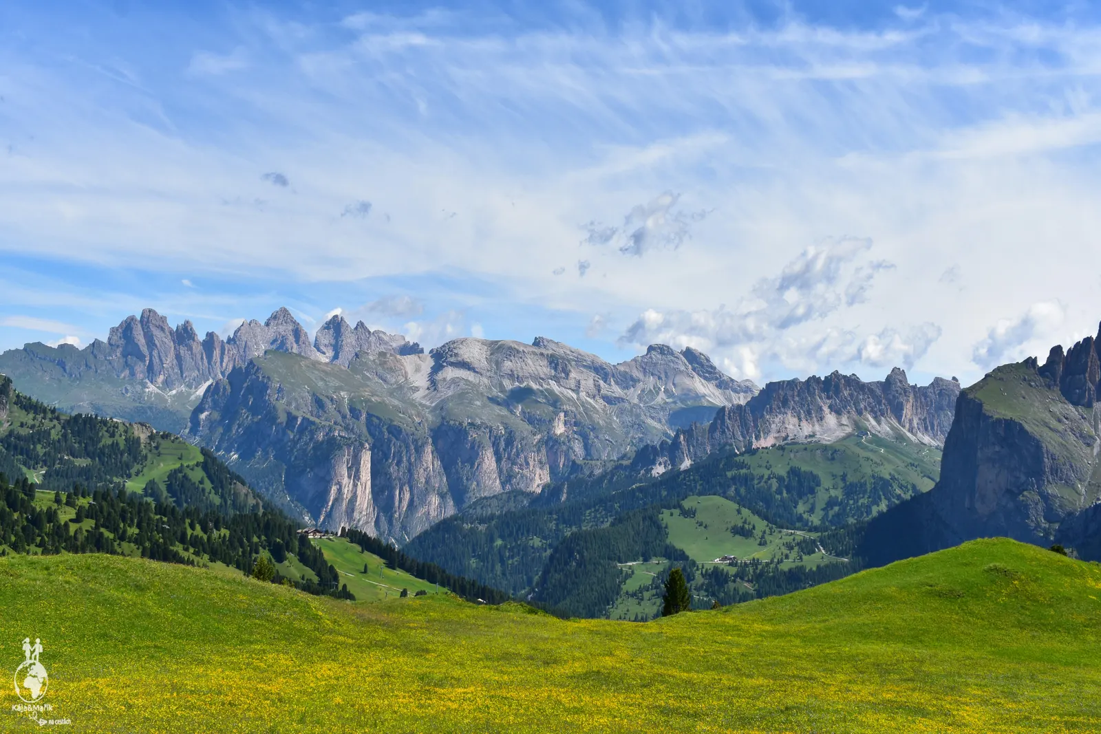 Výhled na štíty Dolomitských hor